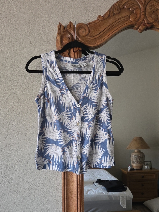 Rachel Zoe Tops - Rachel Zoe Blue Palm-Print Button Front Sleeveless Tank